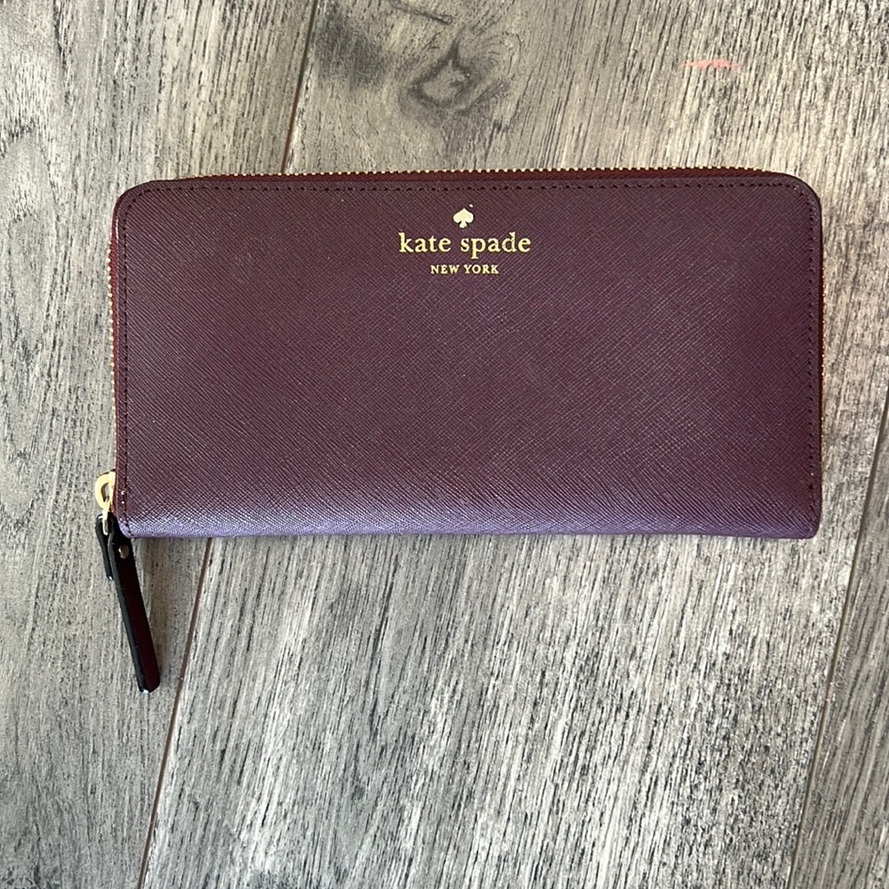 Kate Spade Jet Set  Continental Zip around Wallet